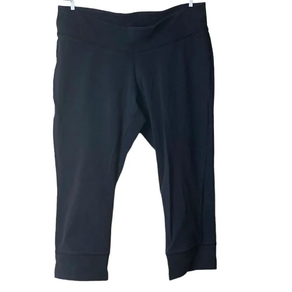 Patagonia Wm’s Sz Med Black Base Layer Yoga Athletic Tranquil Capri Leggings